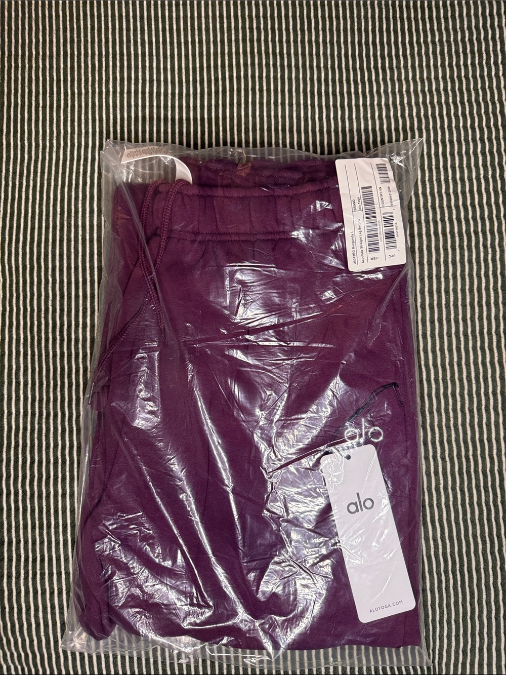 Alo Yoga Accolade Straight Leg Sweatpant Straight Leg Sweatpant in Burgundy Size